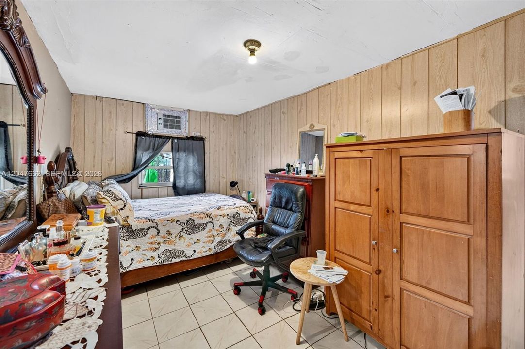 For Sale: $400,000 (4 beds, 2 baths, 1280 Square Feet)
