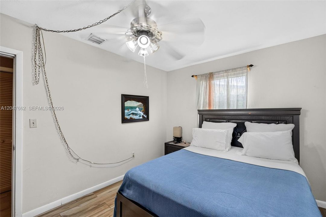 For Sale: $400,000 (4 beds, 2 baths, 1280 Square Feet)