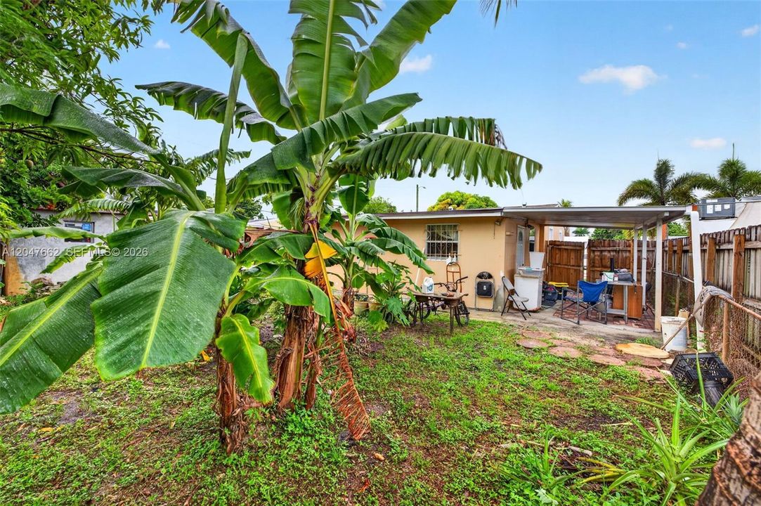 For Sale: $400,000 (4 beds, 2 baths, 1280 Square Feet)