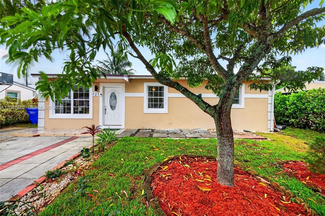 For Sale: $400,000 (4 beds, 2 baths, 1280 Square Feet)