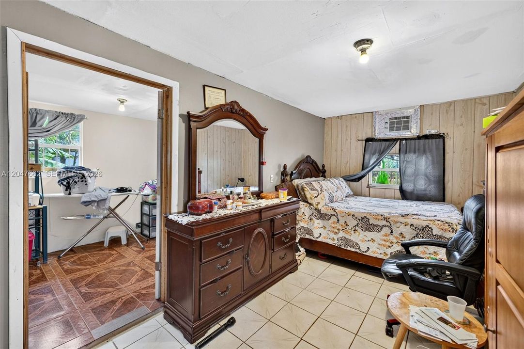 For Sale: $400,000 (4 beds, 2 baths, 1280 Square Feet)