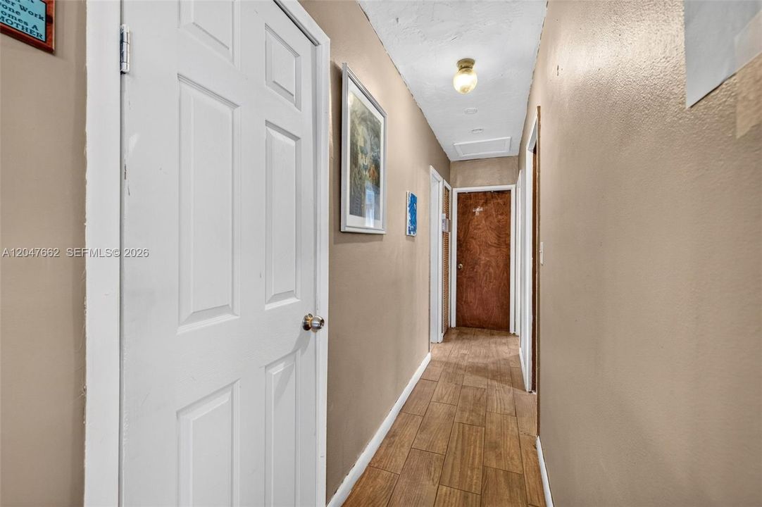 For Sale: $400,000 (4 beds, 2 baths, 1280 Square Feet)