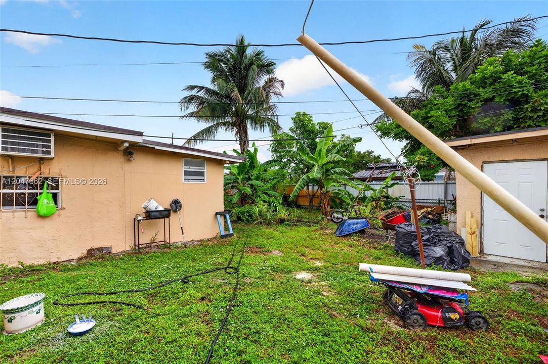 For Sale: $400,000 (4 beds, 2 baths, 1280 Square Feet)