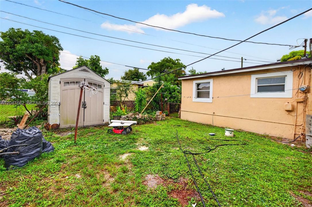 For Sale: $400,000 (4 beds, 2 baths, 1280 Square Feet)