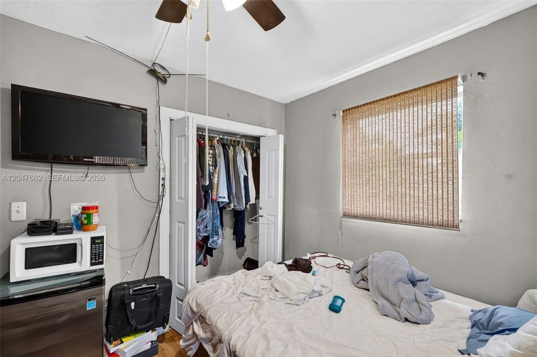 For Sale: $400,000 (4 beds, 2 baths, 1280 Square Feet)