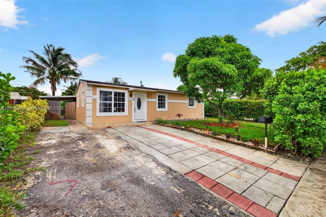 For Sale: $400,000 (4 beds, 2 baths, 1280 Square Feet)