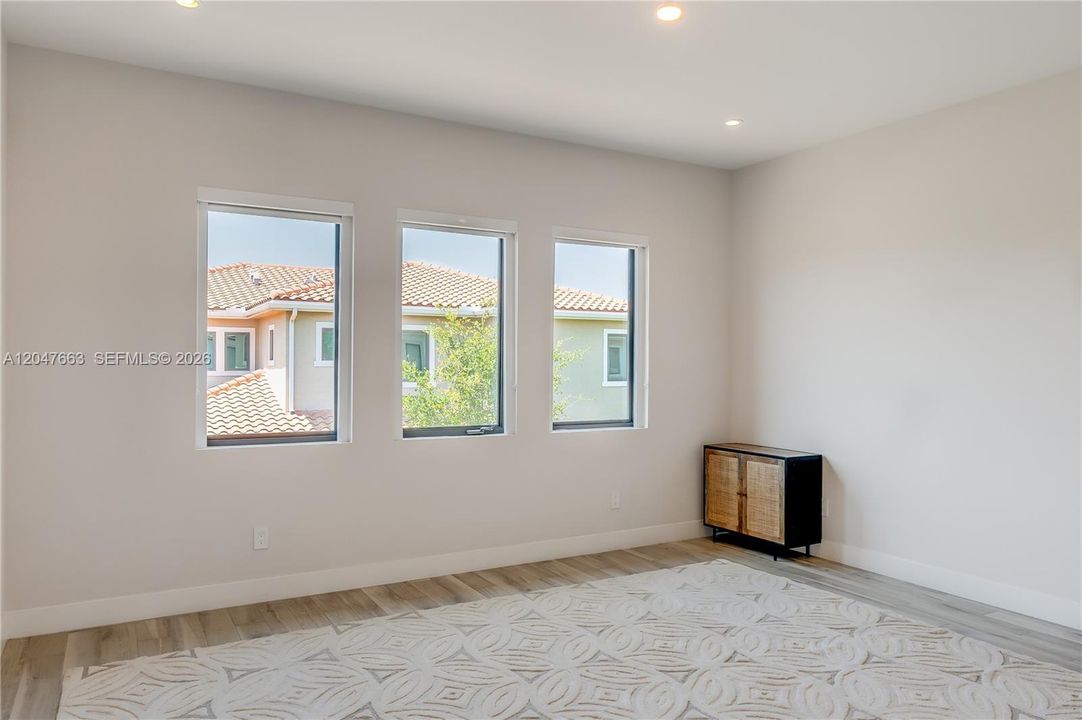 В аренду: $7,550 (4 спален, 3 ванн, 2639 Квадратных фут)