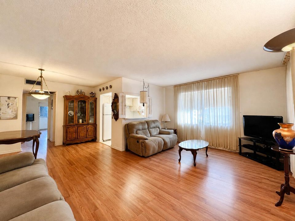 Living Area Additional View