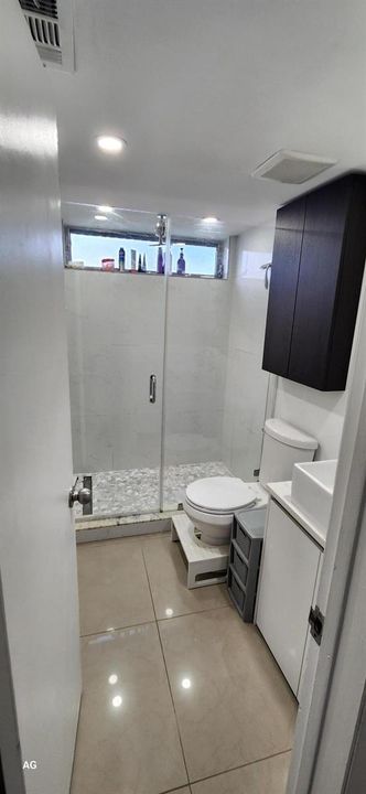 Guest Bathroom- 2nd bathroom