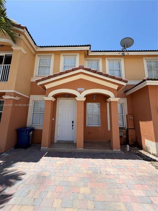 For Sale: $399,900 (3 beds, 2 baths, 1572 Square Feet)
