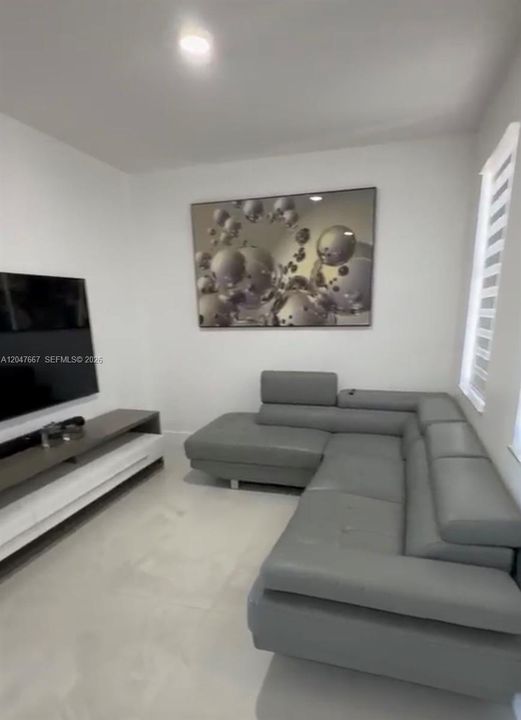 For Sale: $399,900 (3 beds, 2 baths, 1572 Square Feet)