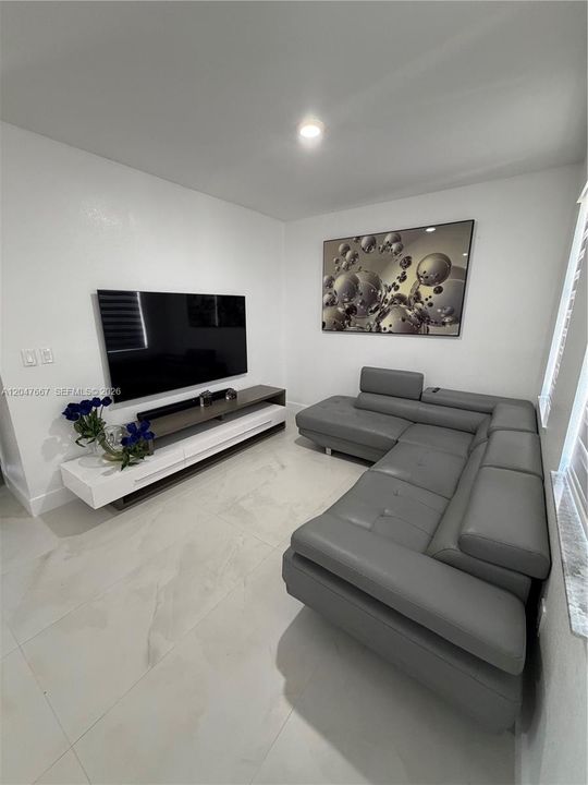 For Sale: $399,900 (3 beds, 2 baths, 1572 Square Feet)