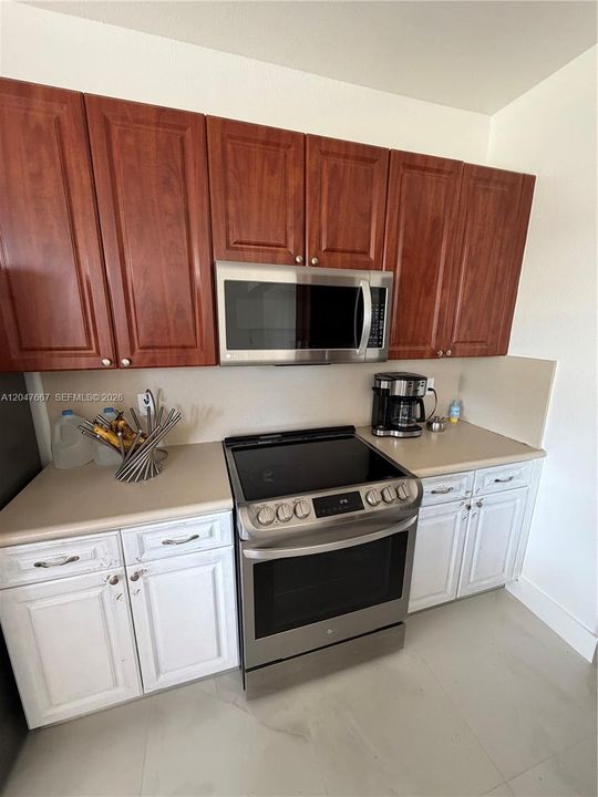 For Sale: $399,900 (3 beds, 2 baths, 1572 Square Feet)