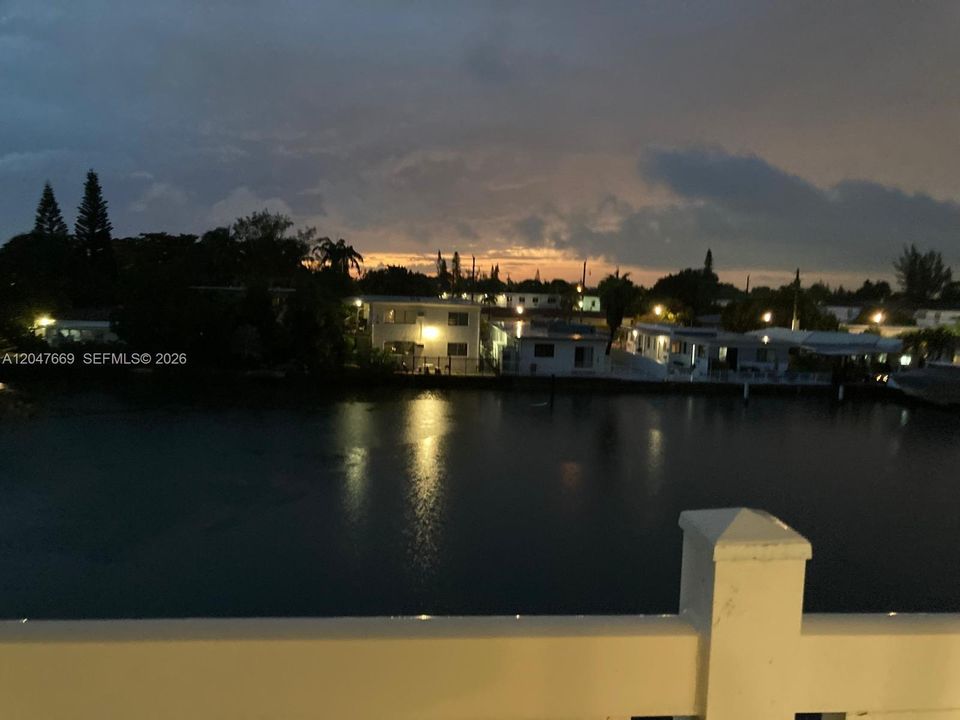 For Rent: $2,350 (1 beds, 1 baths, 825 Square Feet)
