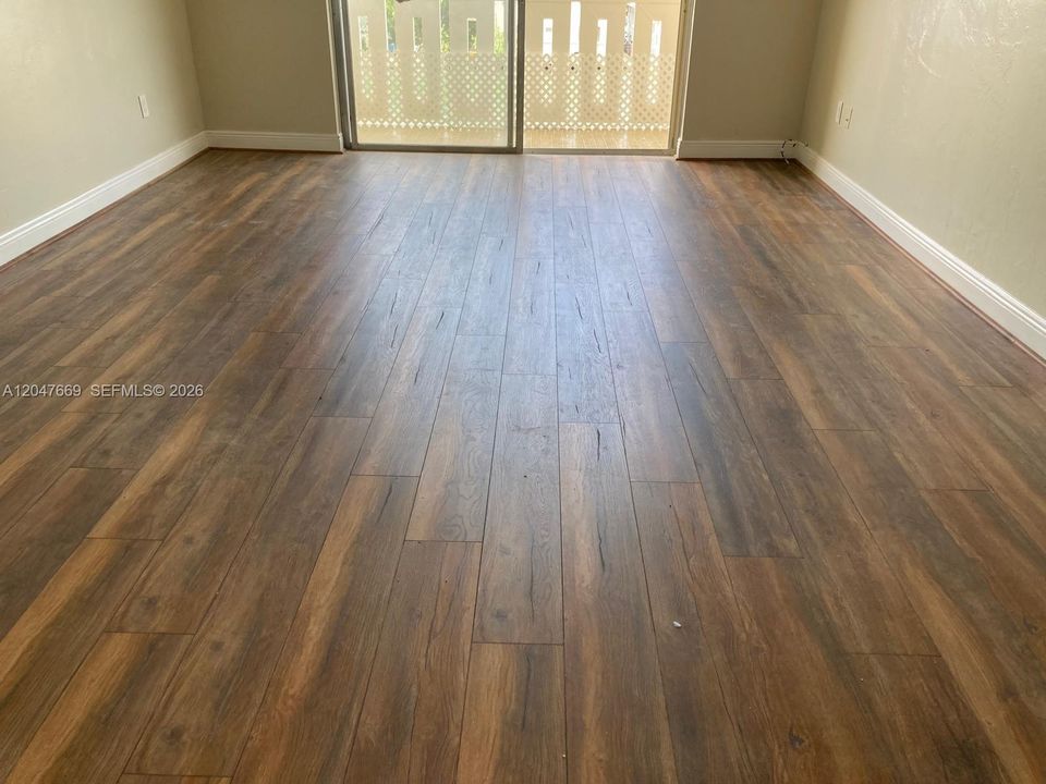 For Rent: $2,350 (1 beds, 1 baths, 825 Square Feet)