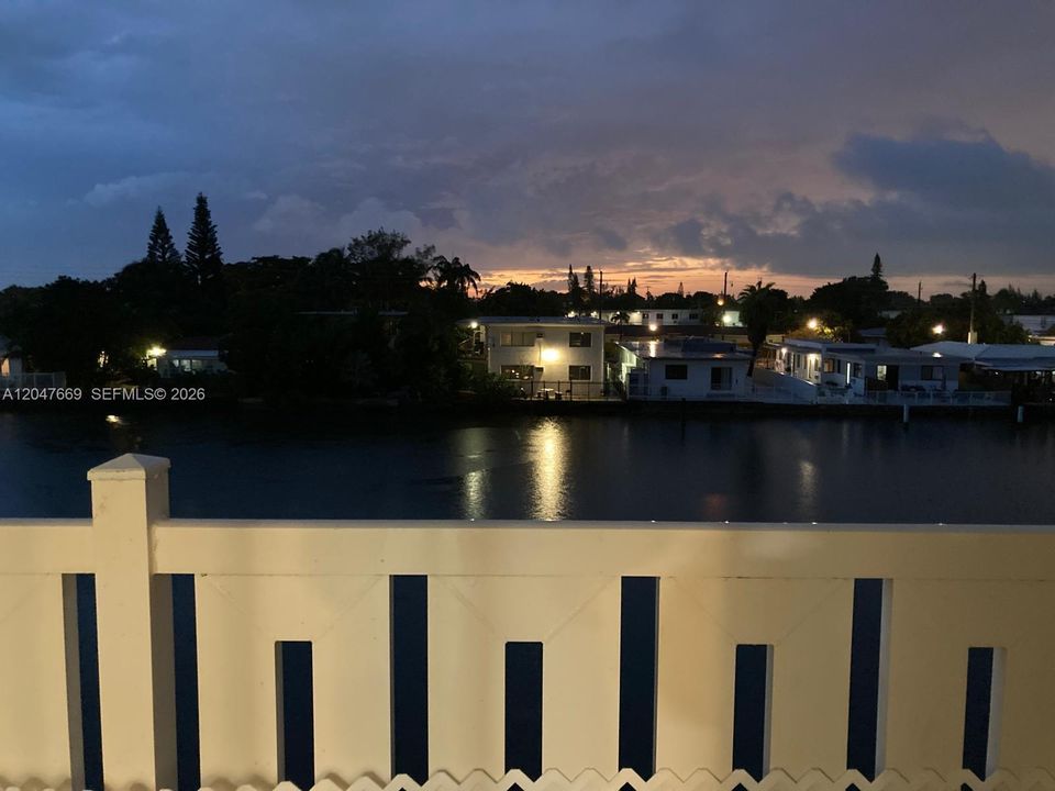 For Rent: $2,350 (1 beds, 1 baths, 825 Square Feet)