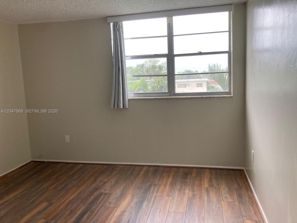 For Rent: $2,350 (1 beds, 1 baths, 825 Square Feet)