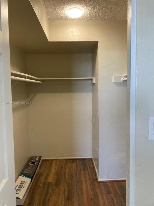 For Rent: $2,350 (1 beds, 1 baths, 825 Square Feet)