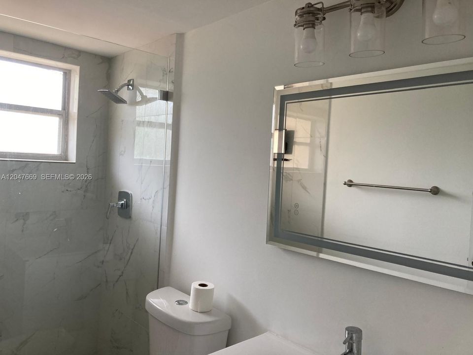 For Rent: $2,350 (1 beds, 1 baths, 825 Square Feet)