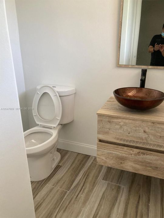 For Rent: $2,350 (1 beds, 1 baths, 825 Square Feet)