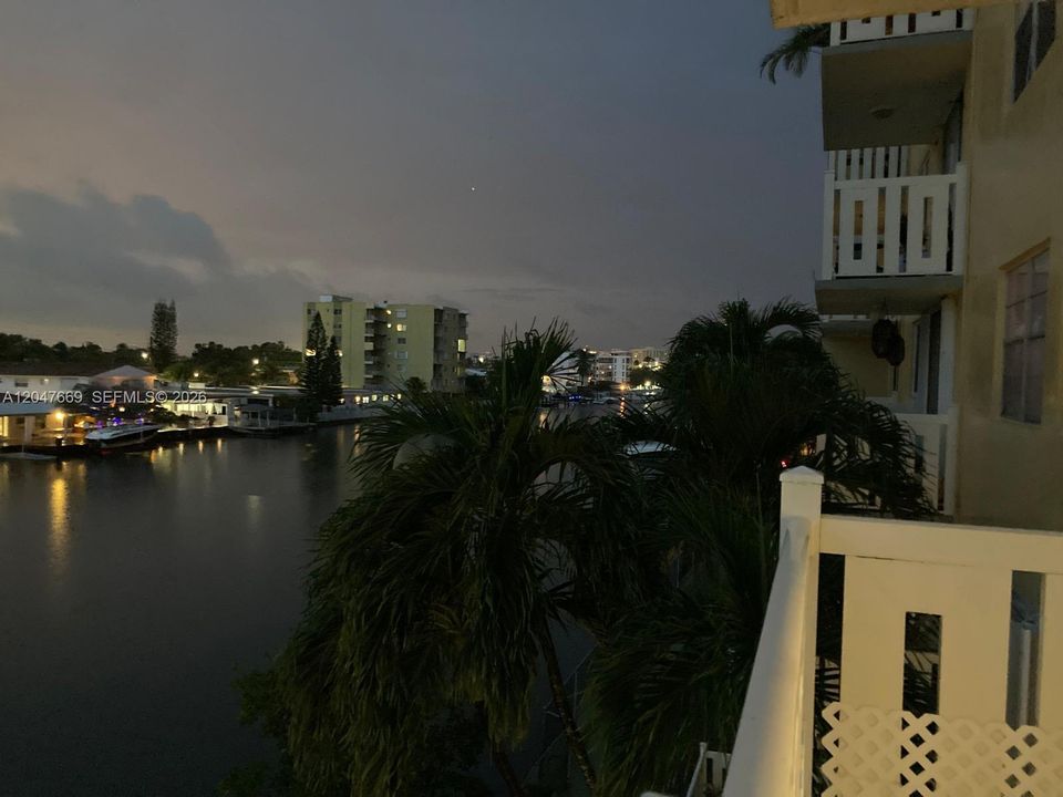 For Rent: $2,350 (1 beds, 1 baths, 825 Square Feet)