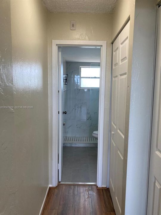 For Rent: $2,350 (1 beds, 1 baths, 825 Square Feet)