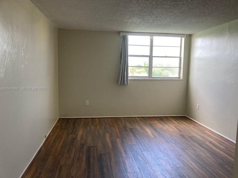 For Rent: $2,350 (1 beds, 1 baths, 825 Square Feet)