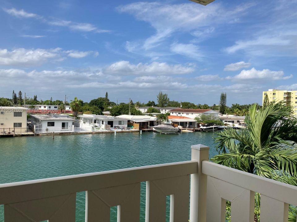 For Rent: $2,350 (1 beds, 1 baths, 825 Square Feet)