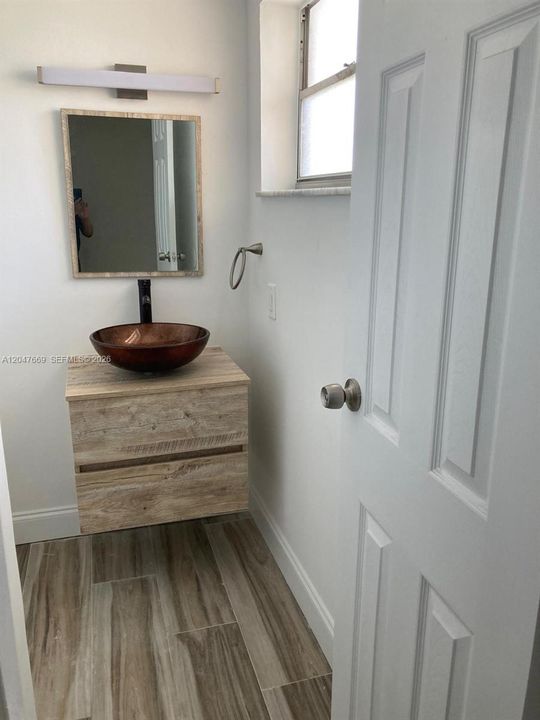 For Rent: $2,350 (1 beds, 1 baths, 825 Square Feet)