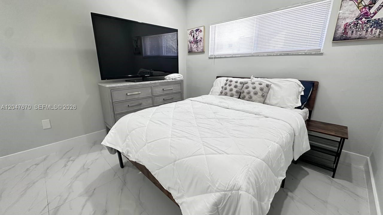 В аренду: $2,450 (1 спален, 1 ванн, 400 Квадратных фут)