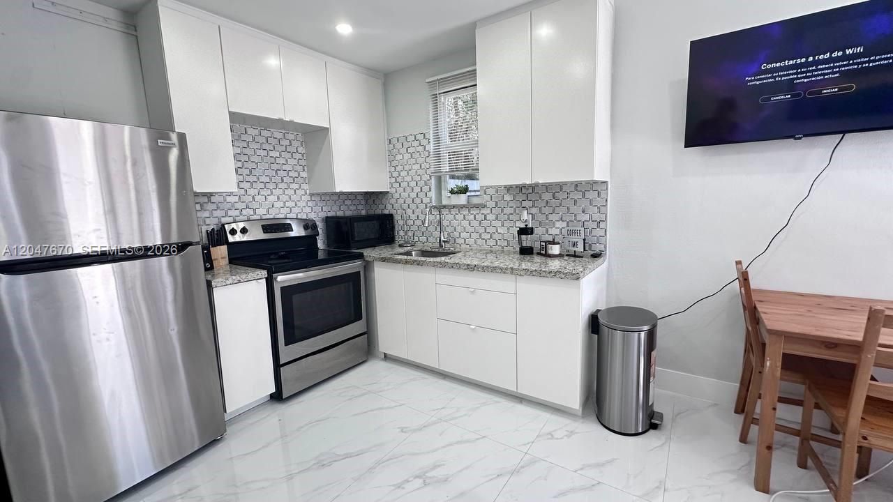 В аренду: $2,450 (1 спален, 1 ванн, 400 Квадратных фут)
