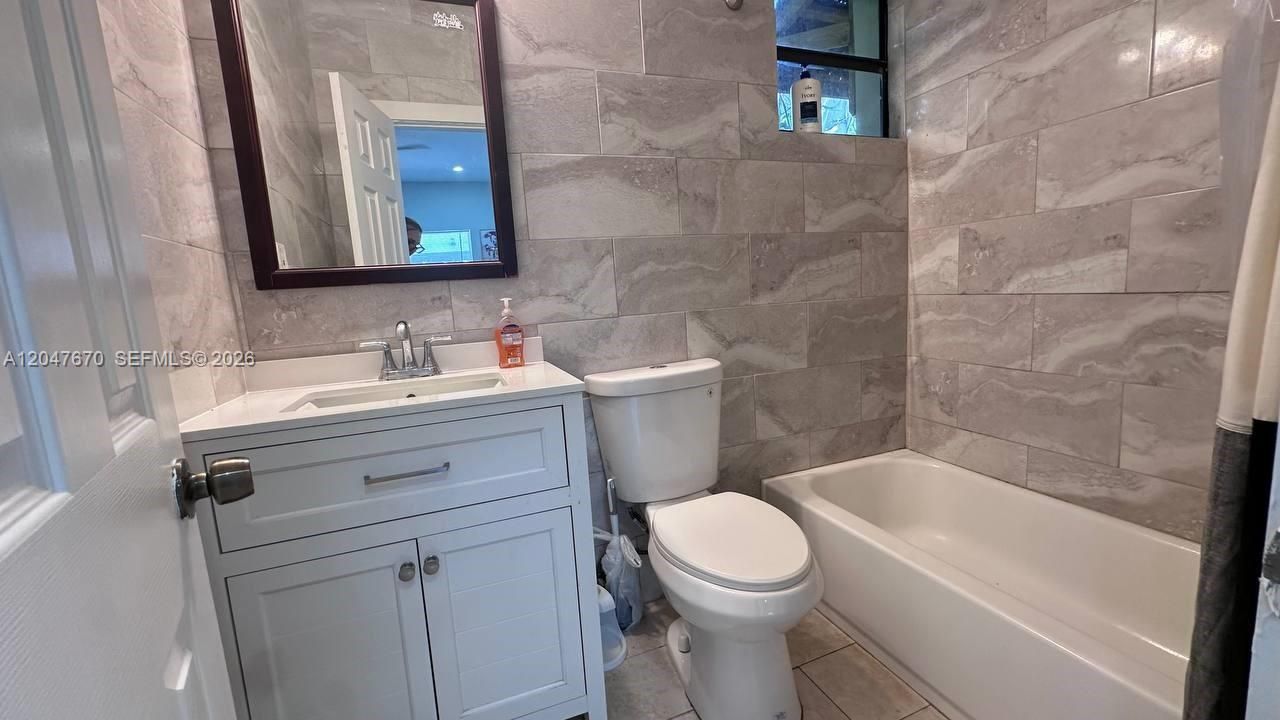 В аренду: $2,450 (1 спален, 1 ванн, 400 Квадратных фут)