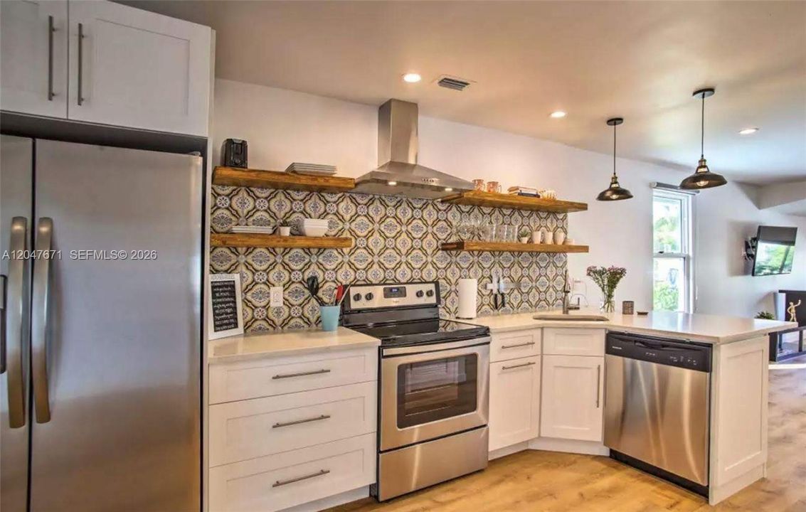 For Rent: $2,400 (2 beds, 2 baths, 1000 Square Feet)
