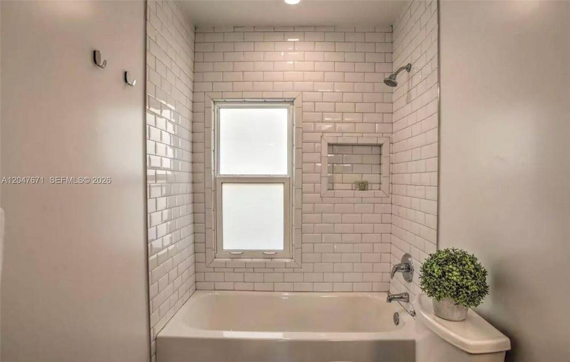 For Rent: $2,400 (2 beds, 2 baths, 1000 Square Feet)