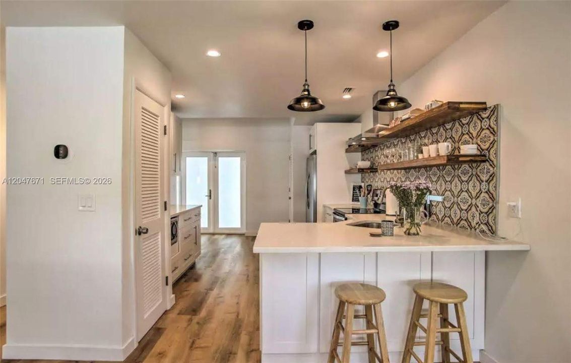 For Rent: $2,400 (2 beds, 2 baths, 1000 Square Feet)