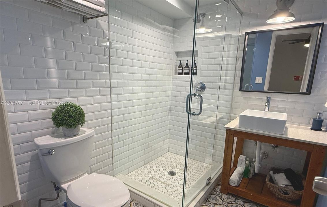 For Rent: $2,400 (2 beds, 2 baths, 1000 Square Feet)