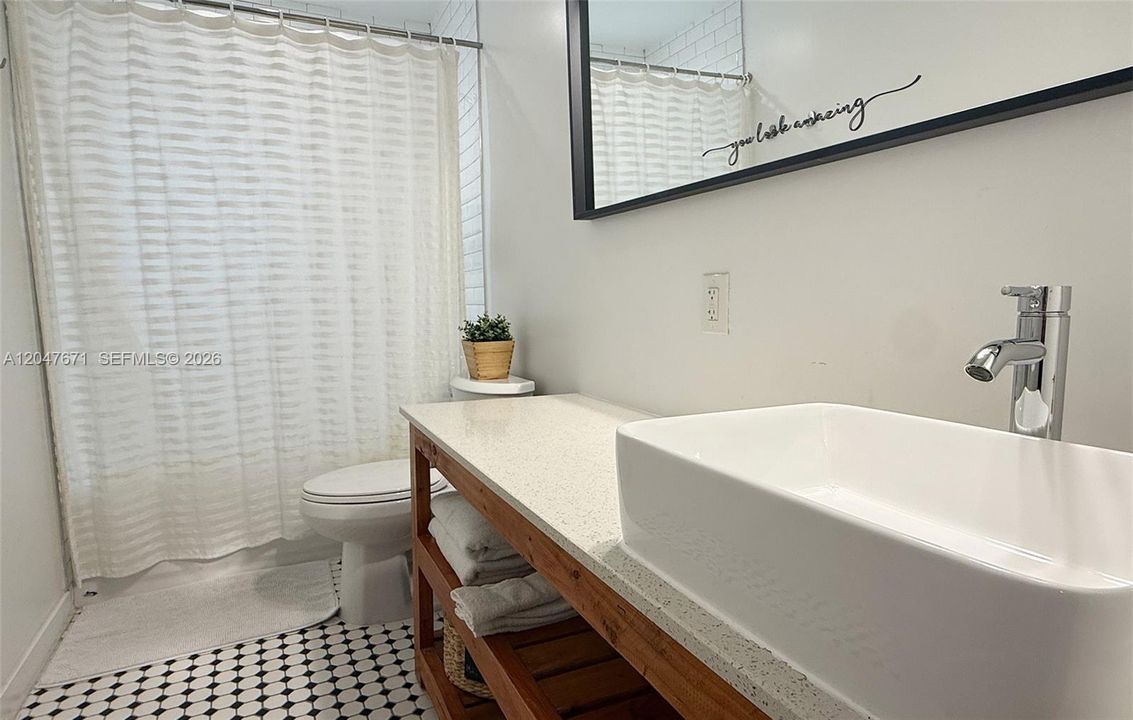 For Rent: $2,400 (2 beds, 2 baths, 1000 Square Feet)