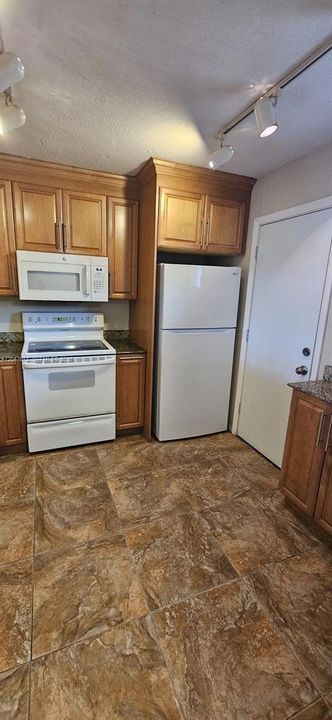 В аренду: $1,850 (2 спален, 2 ванн, 1260 Квадратных фут)