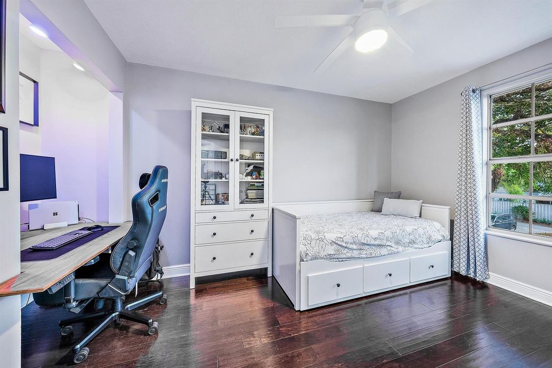 93 Admirals Ct -35