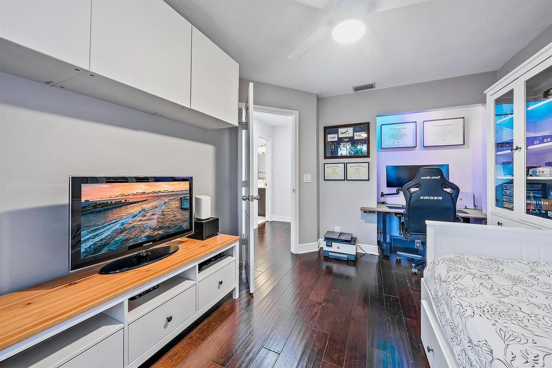 93 Admirals Ct -36