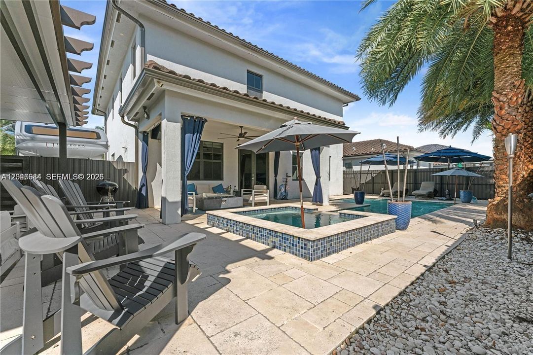 En Venta: $1,269,000 (5 camas, 4 baños, 3261 Pies cuadrados)
