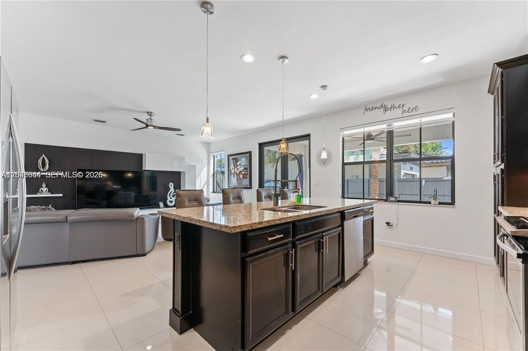 En Venta: $1,269,000 (5 camas, 4 baños, 3261 Pies cuadrados)
