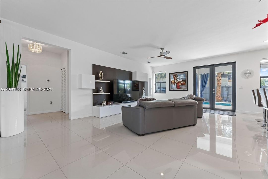 En Venta: $1,269,000 (5 camas, 4 baños, 3261 Pies cuadrados)