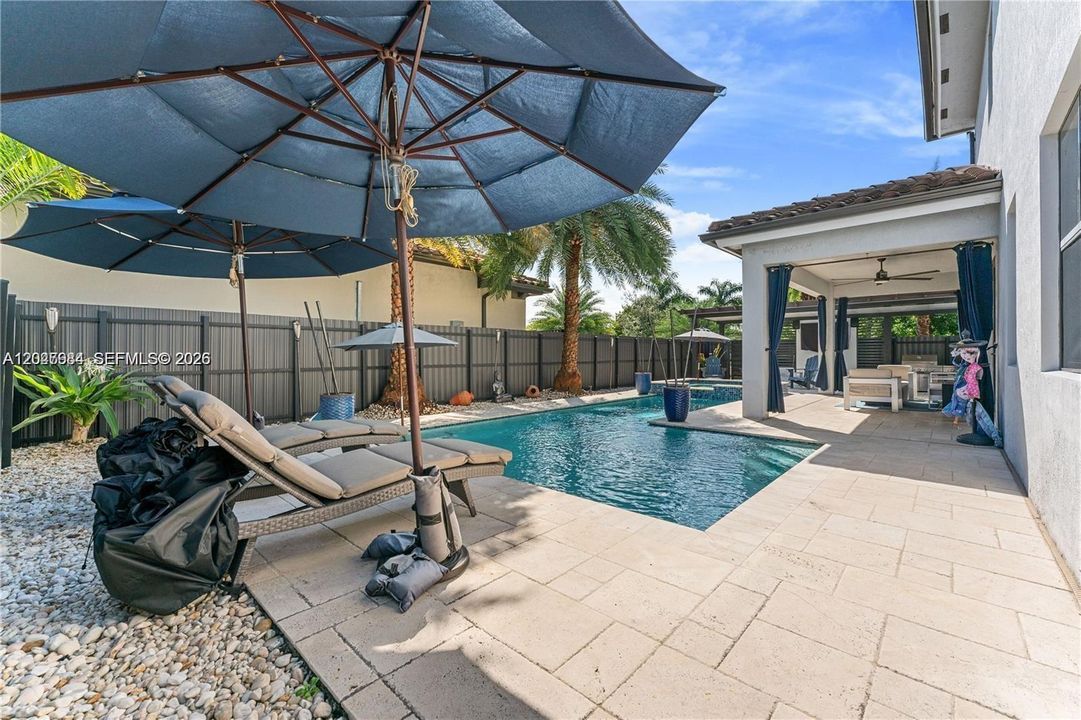 En Venta: $1,269,000 (5 camas, 4 baños, 3261 Pies cuadrados)