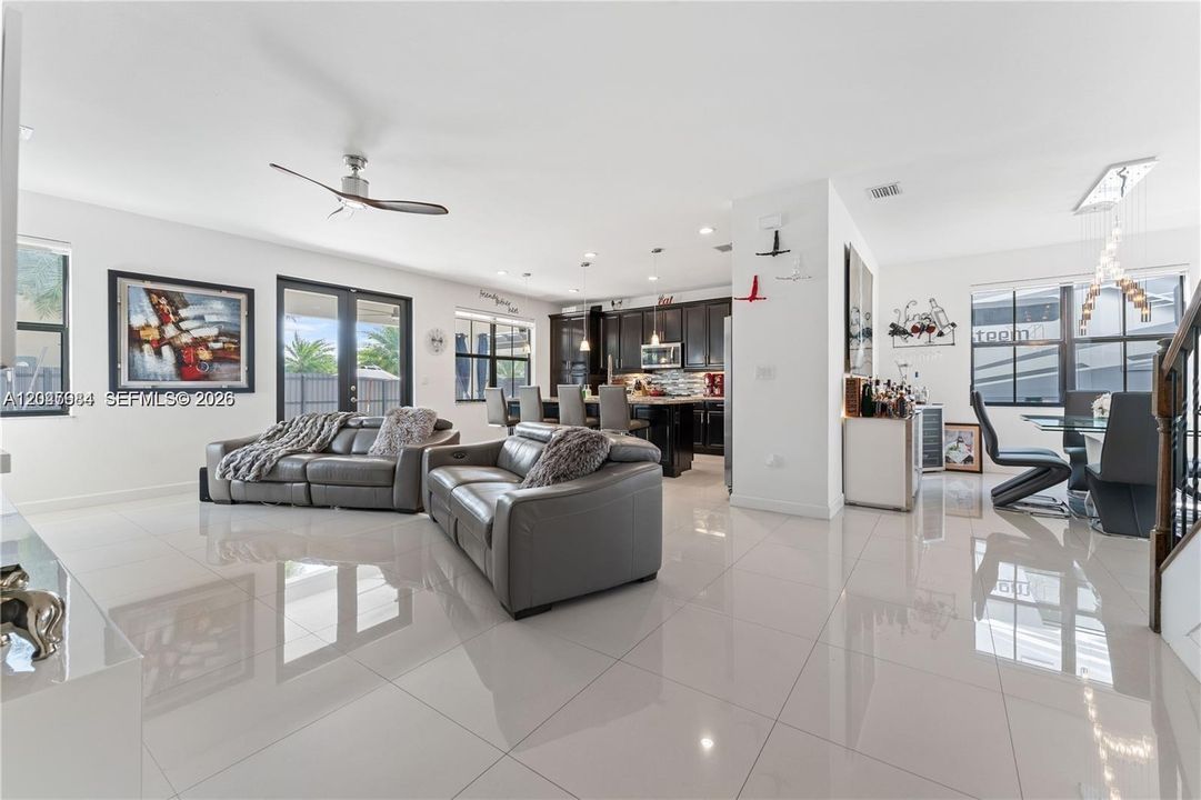 En Venta: $1,269,000 (5 camas, 4 baños, 3261 Pies cuadrados)