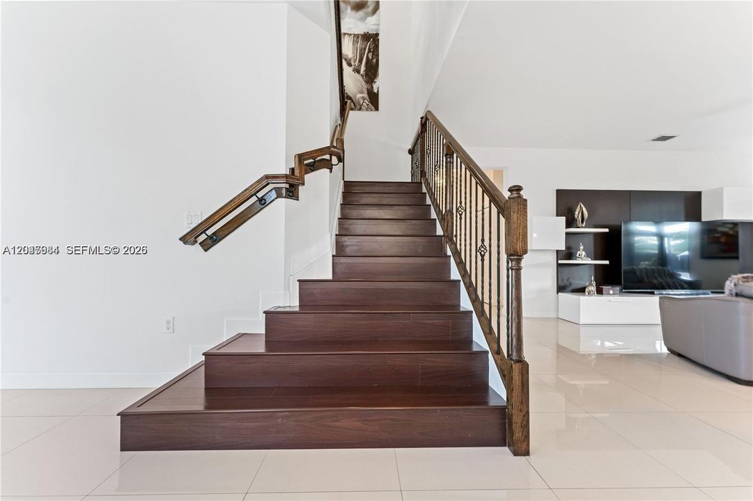 En Venta: $1,269,000 (5 camas, 4 baños, 3261 Pies cuadrados)