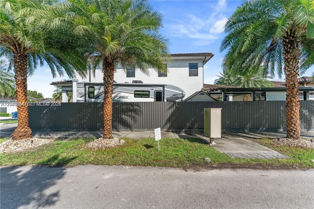 En Venta: $1,269,000 (5 camas, 4 baños, 3261 Pies cuadrados)