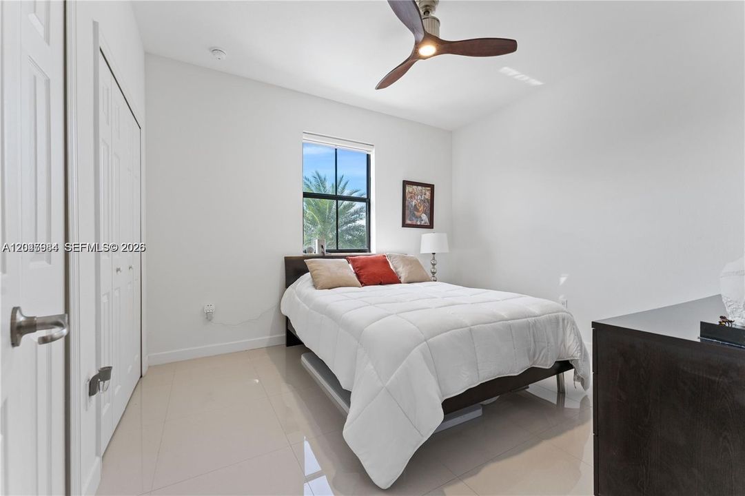 En Venta: $1,269,000 (5 camas, 4 baños, 3261 Pies cuadrados)