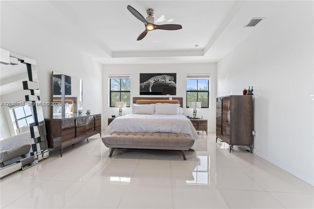 En Venta: $1,269,000 (5 camas, 4 baños, 3261 Pies cuadrados)