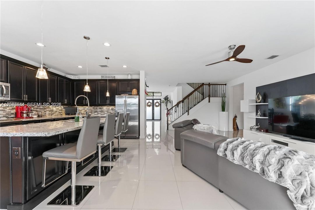 En Venta: $1,269,000 (5 camas, 4 baños, 3261 Pies cuadrados)